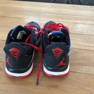 Women's or Youth Air Jordan Mid basketball shoes in Youth 7.